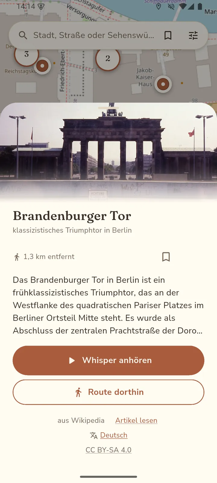 Ort-Karte zum Brandenburger Tor mit Bild, Titel und großem Knopf „Whisper anhören“.